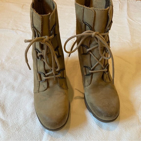 SOREL Joan of Arctic Brown Leather Lace Up Wedge Boots Booties size 8 - Picture 3 of 7